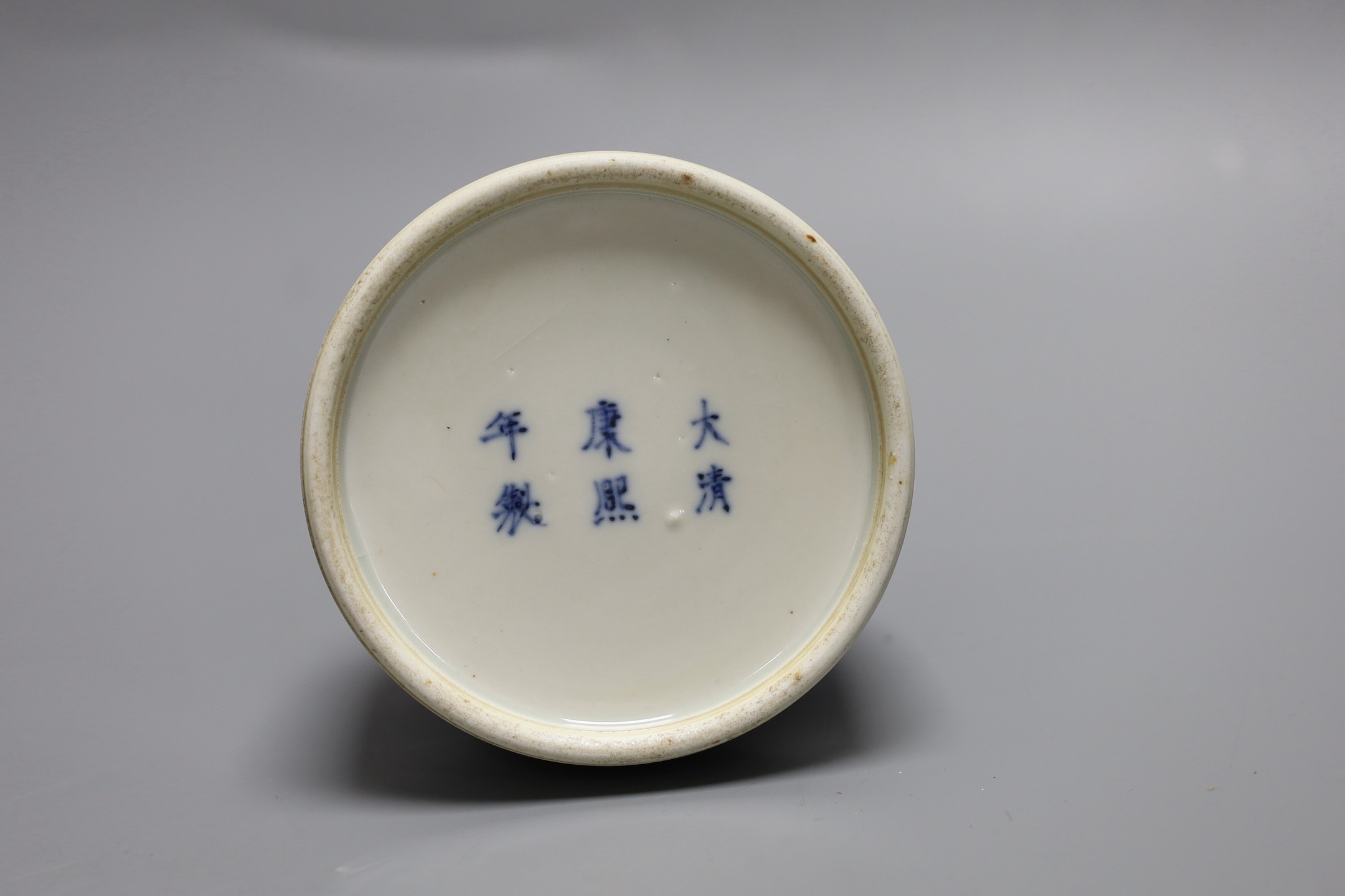 A Chinese blue and white mallet-shaped vase, 18cm